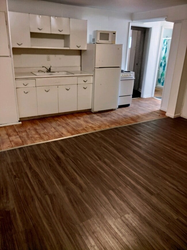 Building Photo - 524 Neosho St