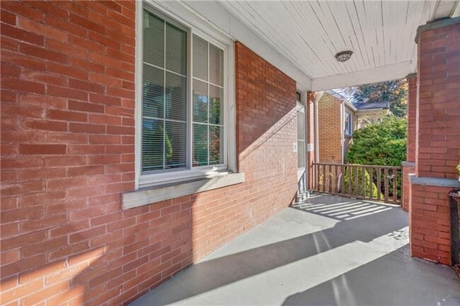 Building Photo - Private Home in Forrest Hills