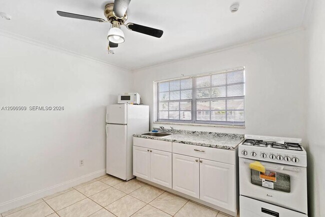 Building Photo - 17200 NW 51st Pl