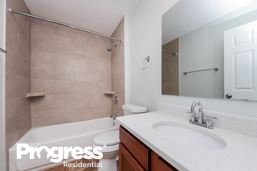 Building Photo - 9115 Hampton Cove Ct S