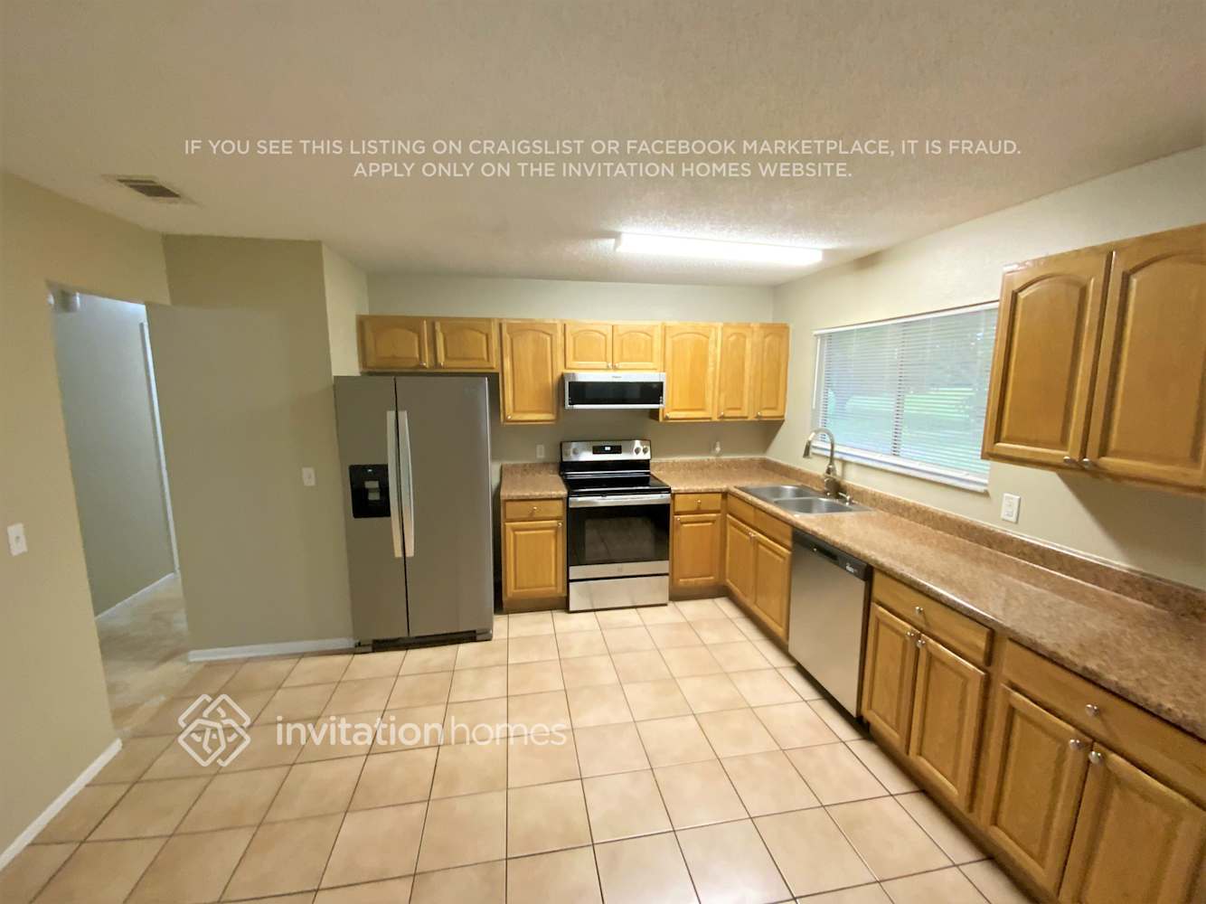 Building Photo - 806 Tappen Ct NE