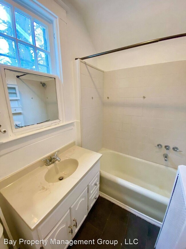 Building Photo - 3 br, 1.5 bath House - 508 Westgate Rd
