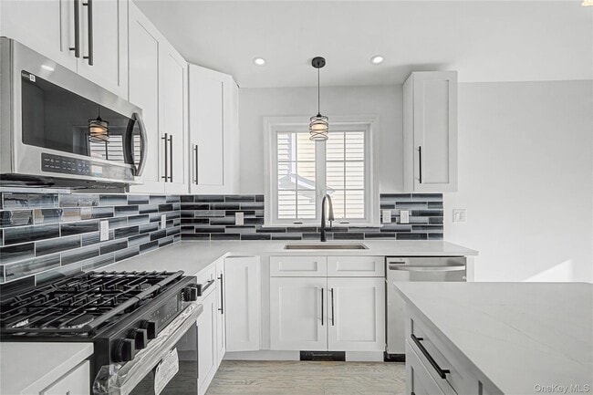 Building Photo - 25 Clinton St