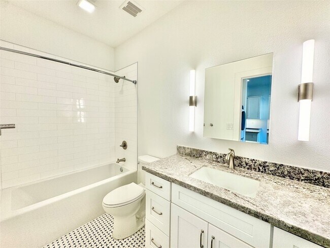 Building Photo - 2102 Mechanic St