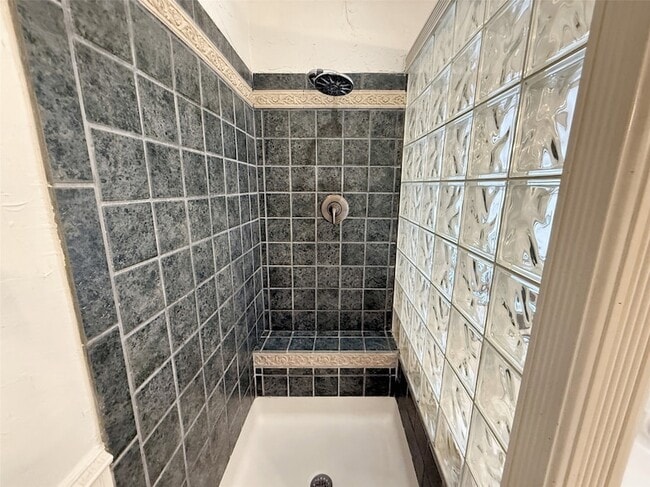Building Photo - 6717 Smallwood Dr