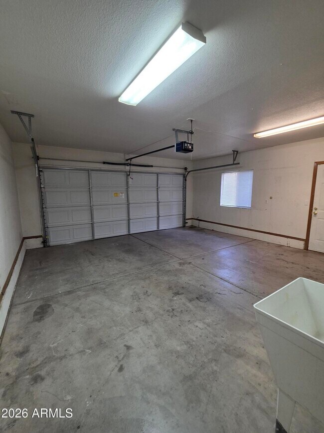 Building Photo - 1460 Lynda Ave