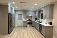 Building Photo - 500 N Resh Pl