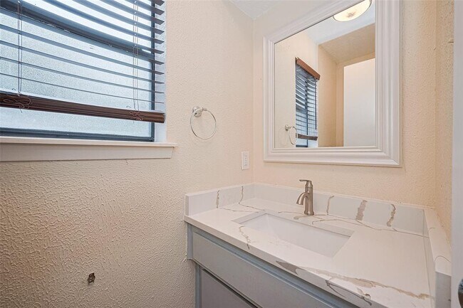 Building Photo - 2107 Shadowbriar Dr