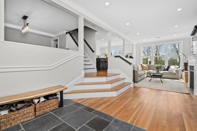 Building Photo - 322 Bunker Hill St