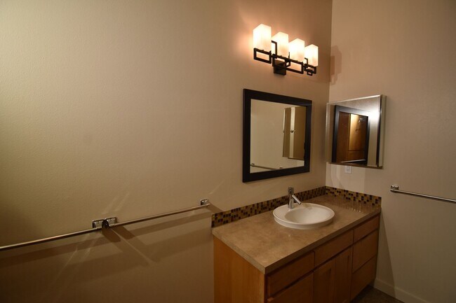 Building Photo - 211 W 1st Ave