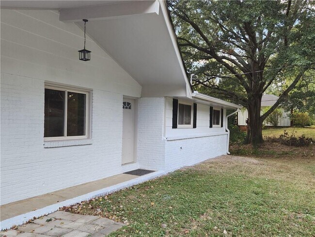 Building Photo - 171 Sarann Ct NW