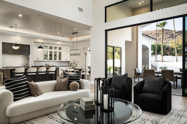 Building Photo - 6500 E Cactus Wren Rd