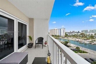 Building Photo - 300 Bayview Dr