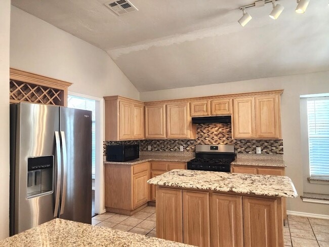 Building Photo - 3 Bed 2Bath 2 Car in the Westlake Addition NW OKC