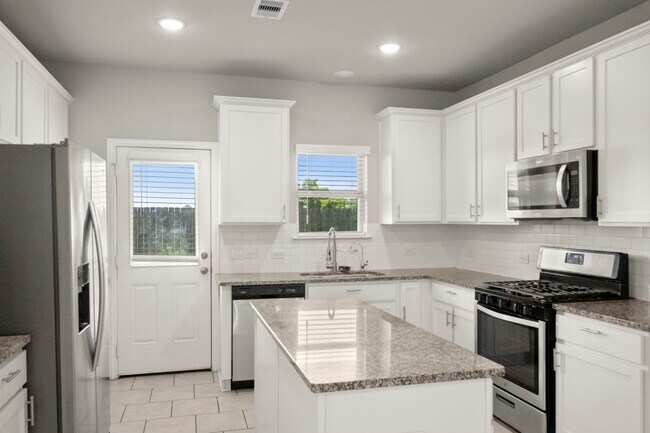Building Photo - 7446 French Quarter Ct