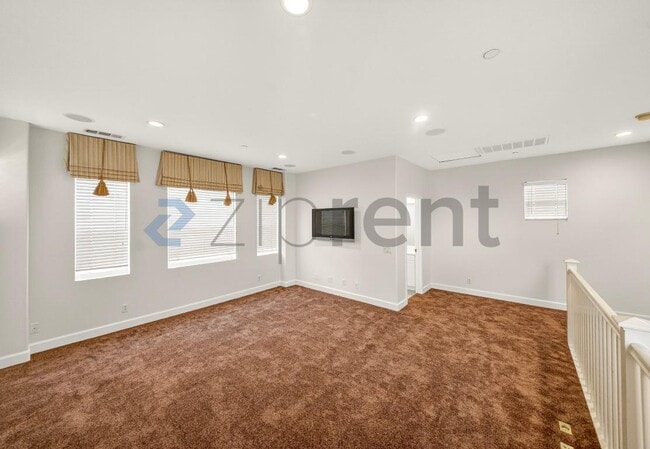 Building Photo - 4183 Vía Napoli