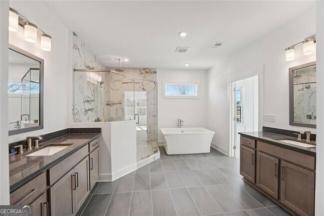 Building Photo - 2815 Medford Dr