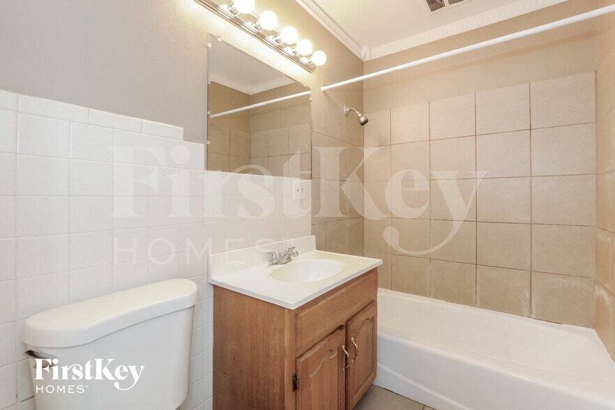 Building Photo - 7908 E 92nd St