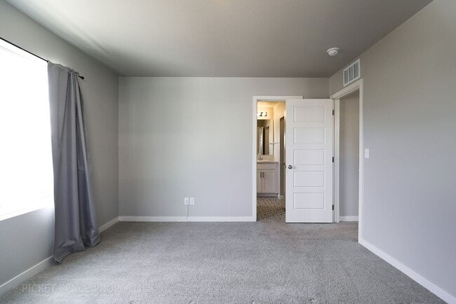 Building Photo - New Townhome in Downtown Johnstown