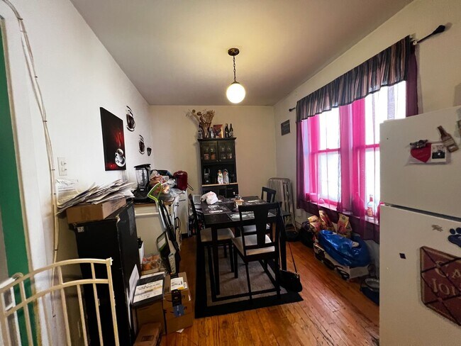 Building Photo - 1058 W Cornelia Ave
