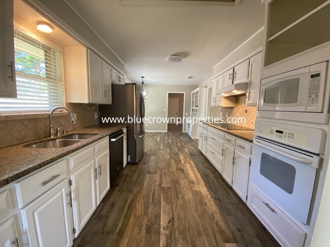 Building Photo - 9 Brookfield Ct