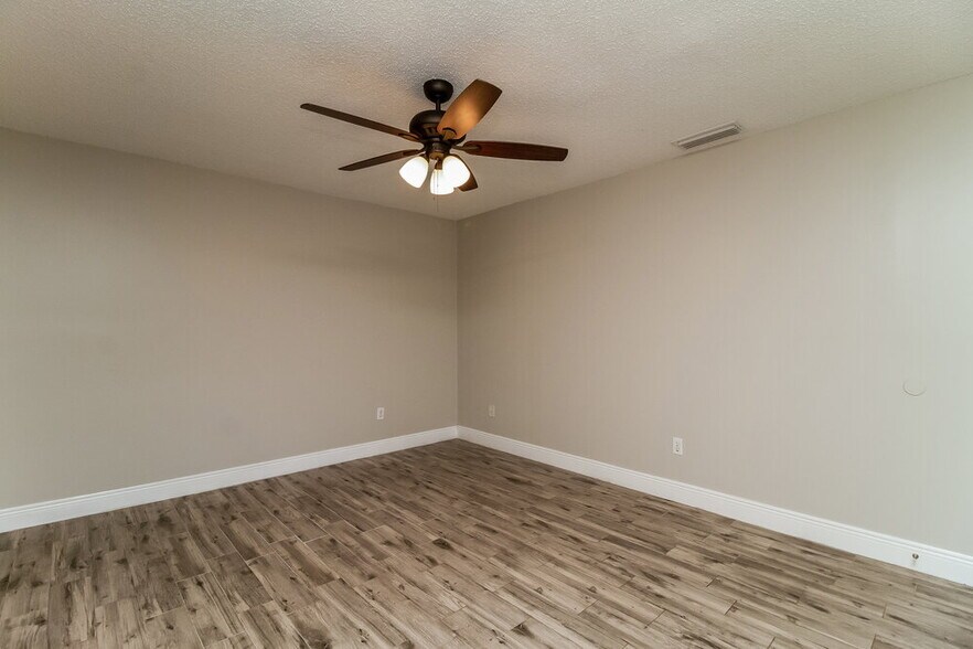 Building Photo - 1301 Baranova Rd