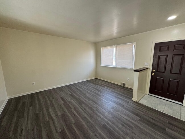 Building Photo - 16024 Wellington Ave