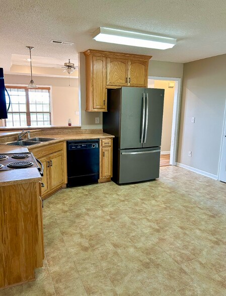 Building Photo - 264 Welcome Home Village Rd