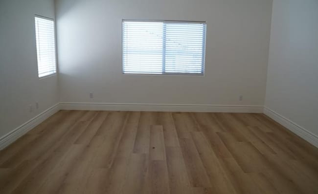 Building Photo - 518 Center Green Dr