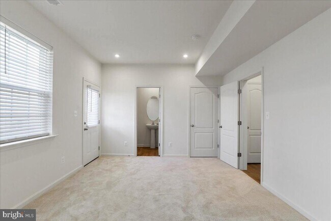 Building Photo - 21 Stafford Pl