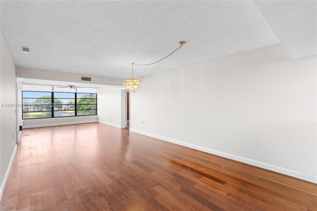 Building Photo - 1524 Whitehall Dr