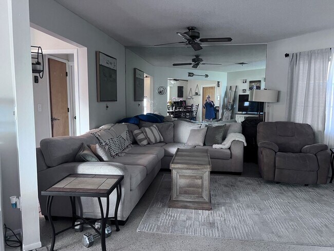 Building Photo - 2BR/2BA Pool Home in South Venice
