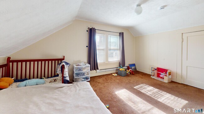 Building Photo - 17 Landin St