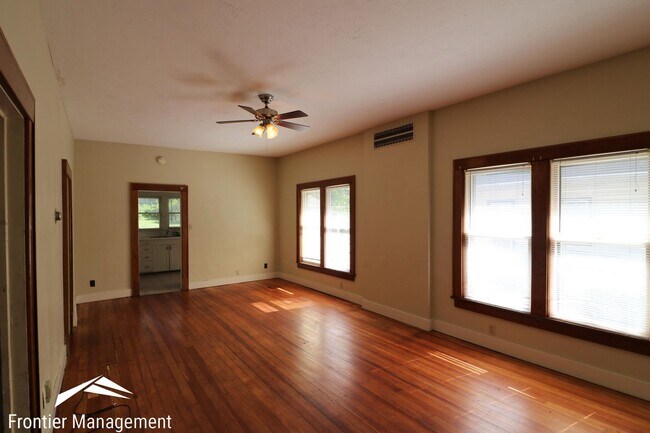 Building Photo - 1010 Ratone St