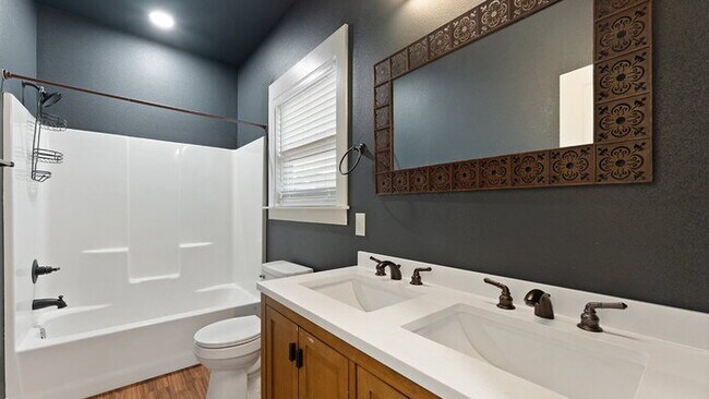 Building Photo - "Charming 2-Bed Oasis in Fayetteville with...