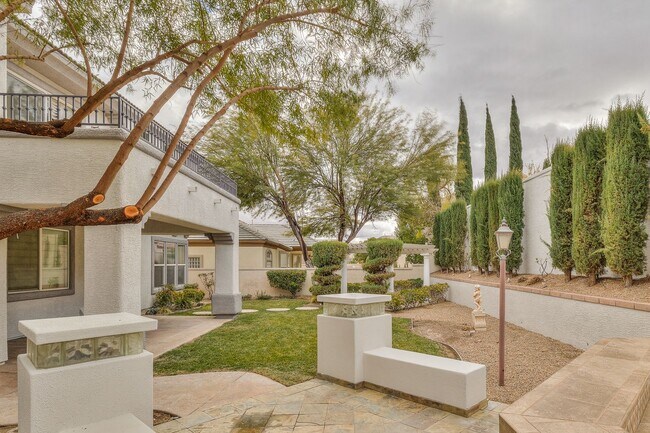 Building Photo - Beautiful 4Bd, 4Bth home in Guard Gated Community near Tivoli Village.