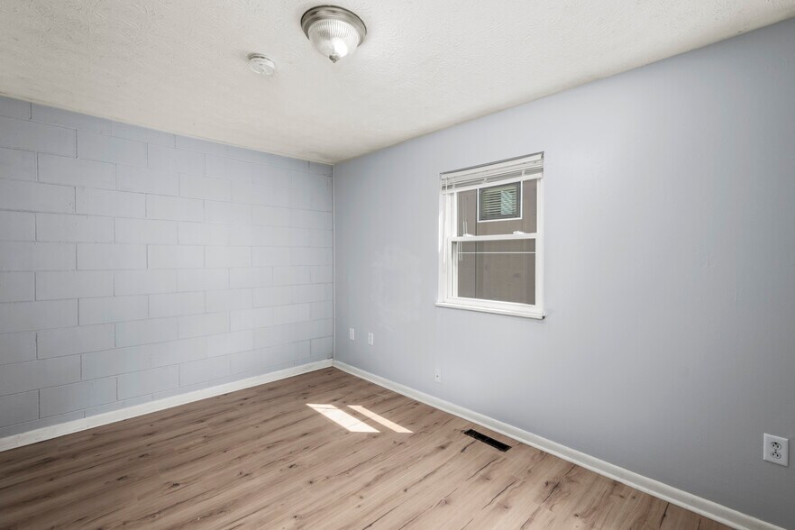 Building Photo - 1448 Highland St