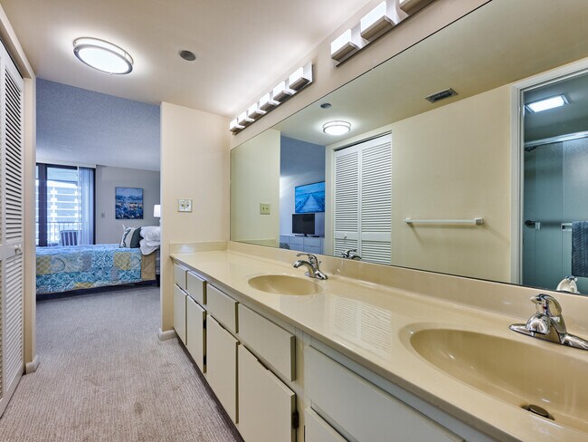 Building Photo - 3420 S Ocean Blvd