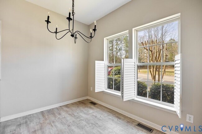 Building Photo - 2805 Queensland Dr