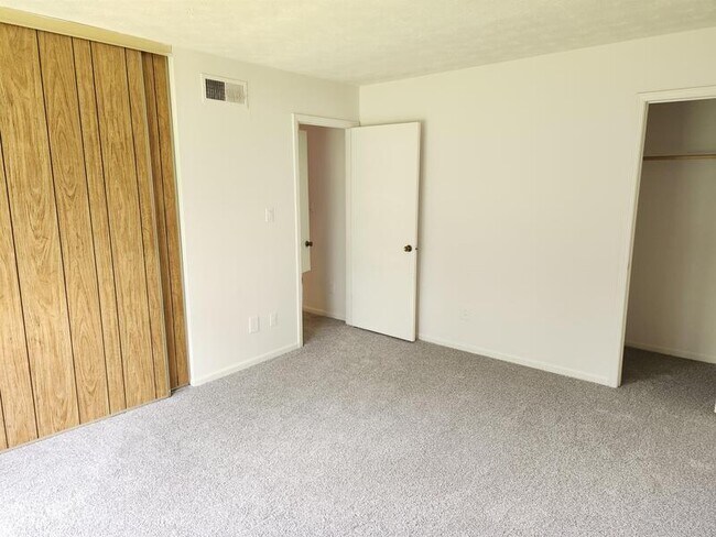 Building Photo - 3250 Strawberry Ln