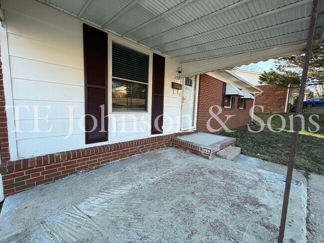 Building Photo - Charming 3BR/2BA Home with Hardwood Floors, Bonus Room & Outdoor Living