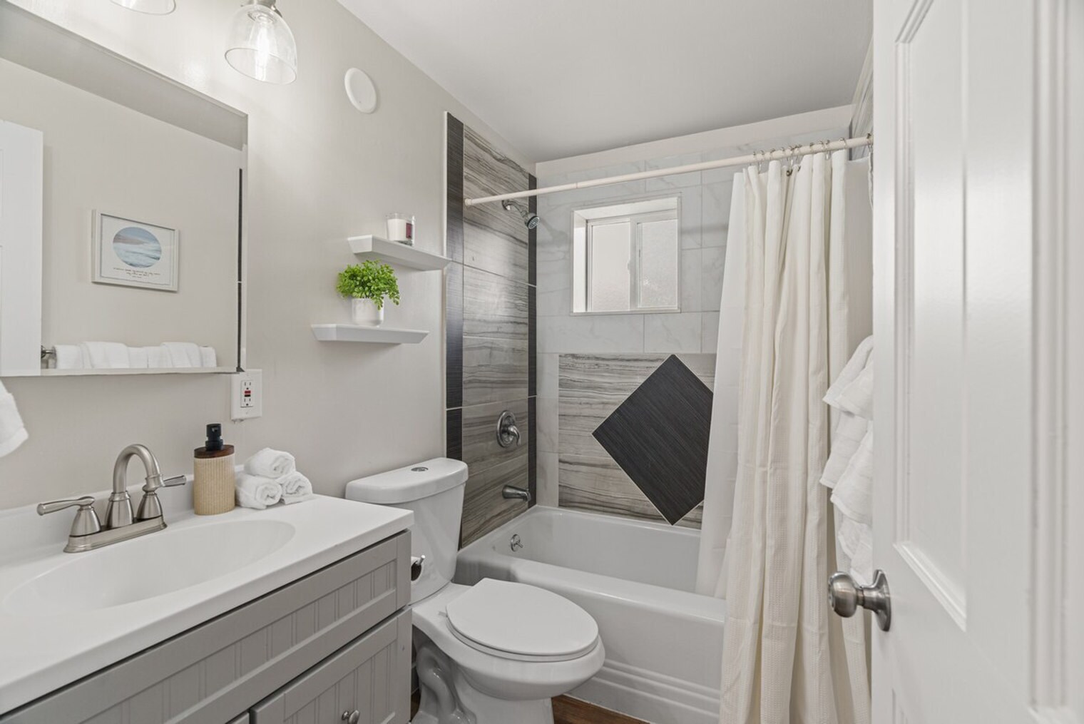 Building Photo - 13352 17th Ave NE