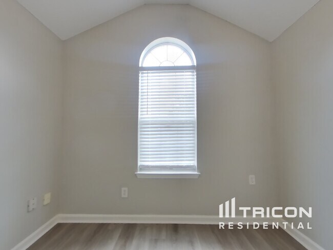Building Photo - 4461 White Rd