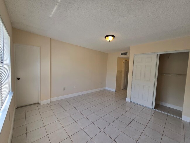 Building Photo - 4304 NW 9th Ave