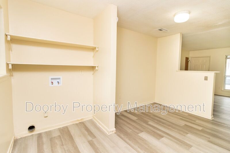 Building Photo - 7833 Basswood Ln