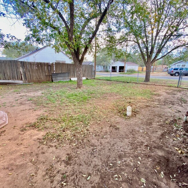 Building Photo - $0 First Month's Rent / $0 Deposit at Move-in