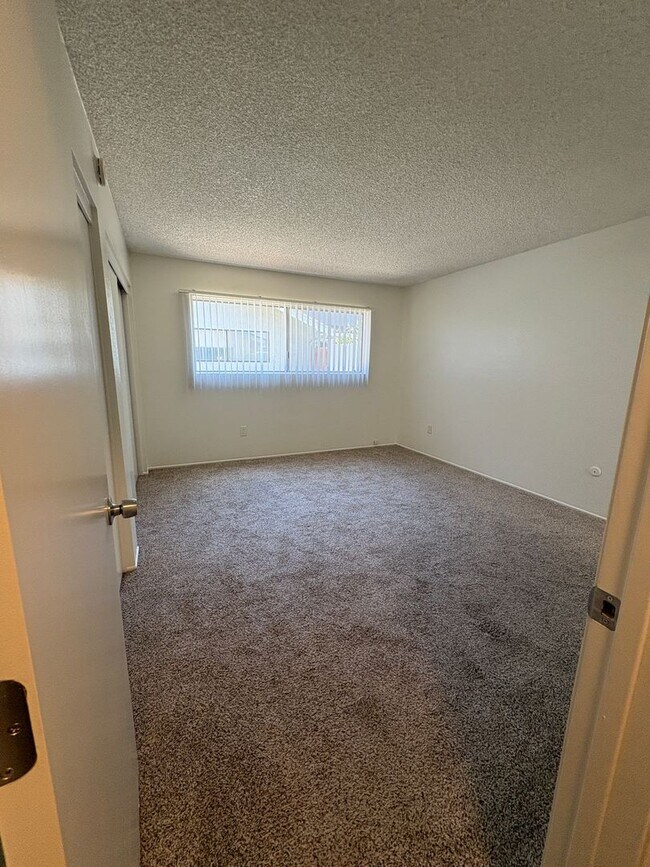 Building Photo - 2244 E Joana Dr