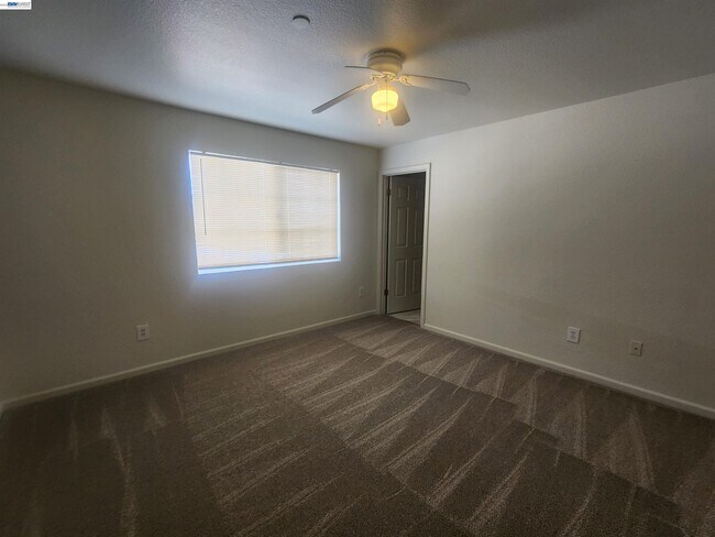 Building Photo - 252 Lansing Way