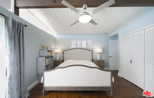 Building Photo - 2260 Los Amigos St