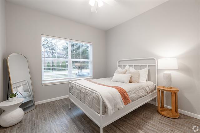 Building Photo - 100 N 5th St